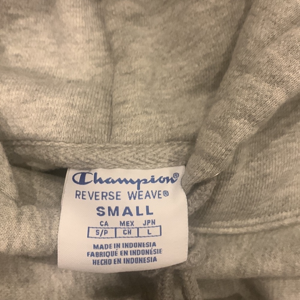 Women’s Reverse Weave Champion cropped cut-off Hoodie - Picture 3 of 4